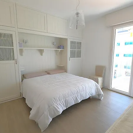 Panfilo Con Piscina Fronte Mare Лидо-ди-Езоло
