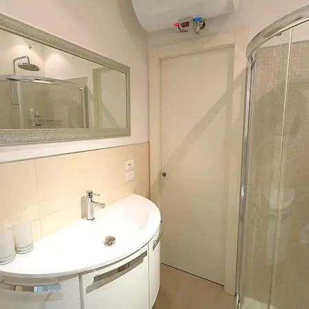Panfilo Con Piscina Fronte Mare Лидо-ди-Езоло