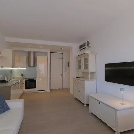 Panfilo Con Piscina Fronte Mare Apartment