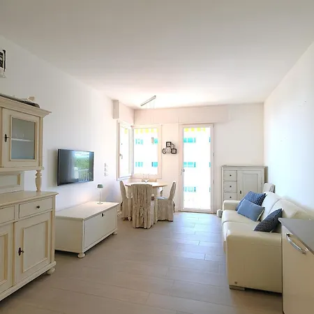 Panfilo Con Piscina Fronte Mare Lido di Jesolo