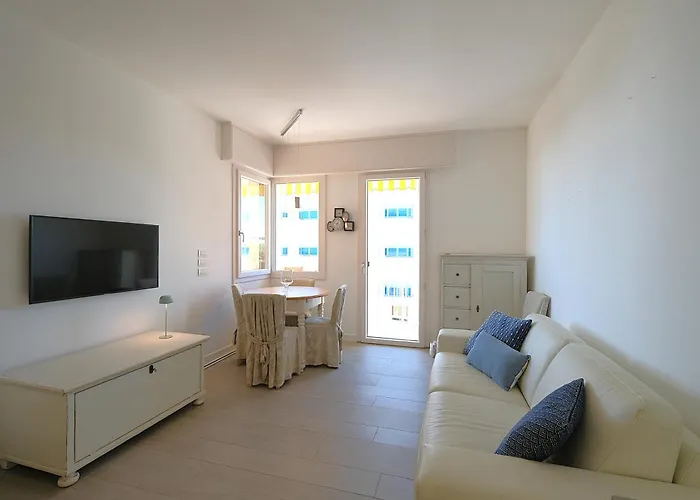 Panfilo Con Piscina Fronte Mare Daire Lido di Jesolo