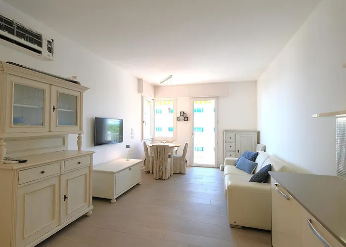 Panfilo Con Piscina Fronte Mare Lido di Jesolo