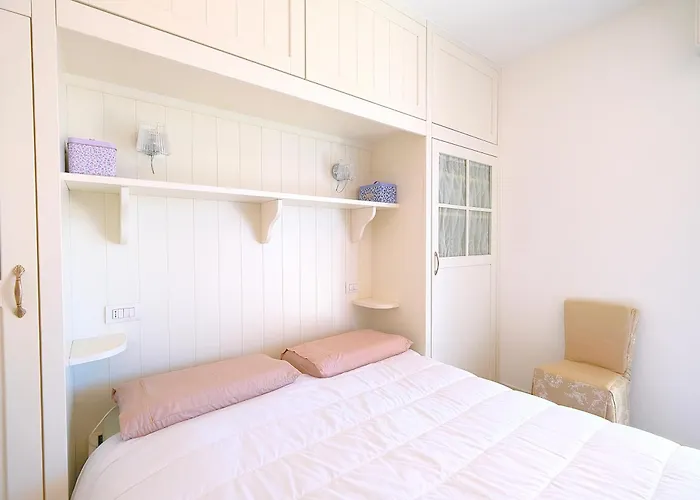 Panfilo Con Piscina Fronte Mare *