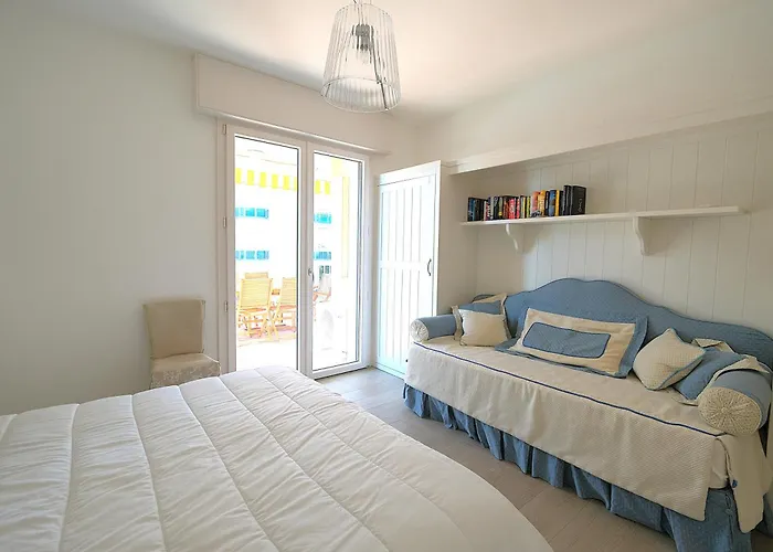 Panfilo Con Piscina Fronte Mare *