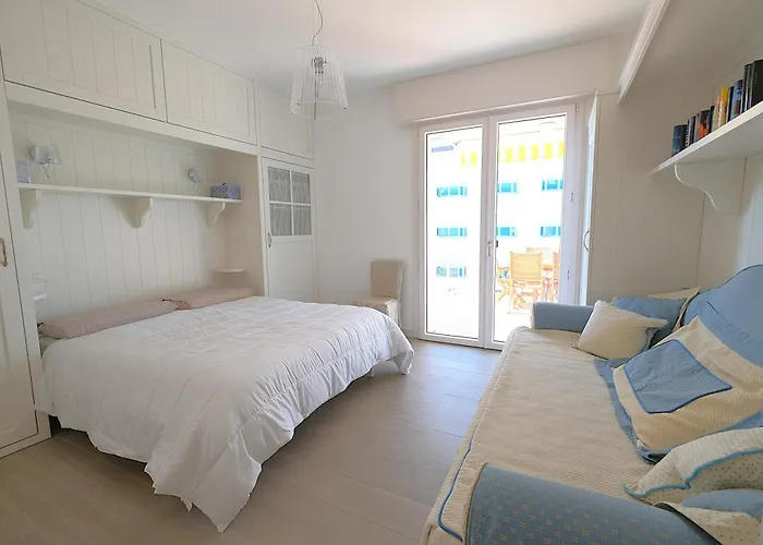 Panfilo Con Piscina Fronte Mare Lido di Jesolo