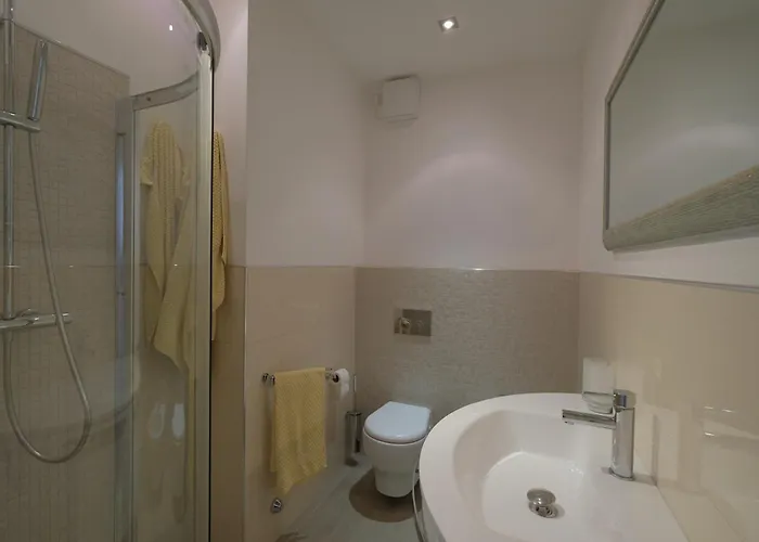 Panfilo Con Piscina Fronte Mare