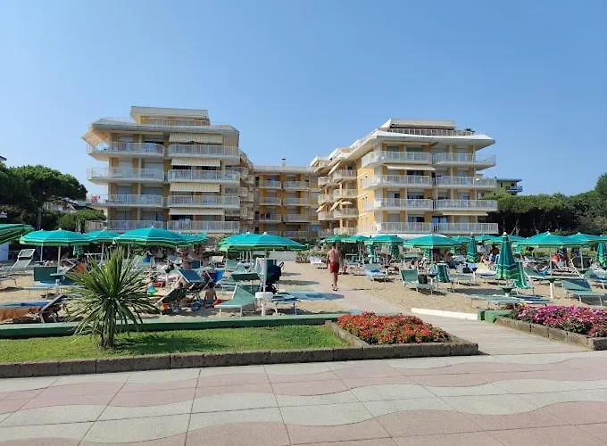 Panfilo Con Piscina Fronte Mare Daire Lido di Jesolo
