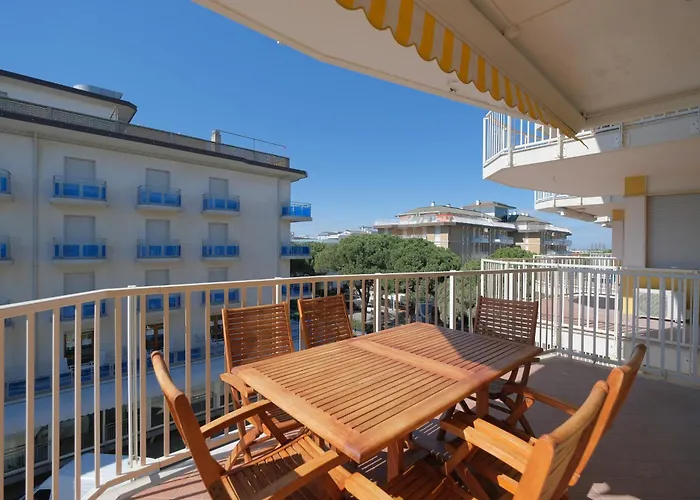 Panfilo Con Piscina Fronte Mare